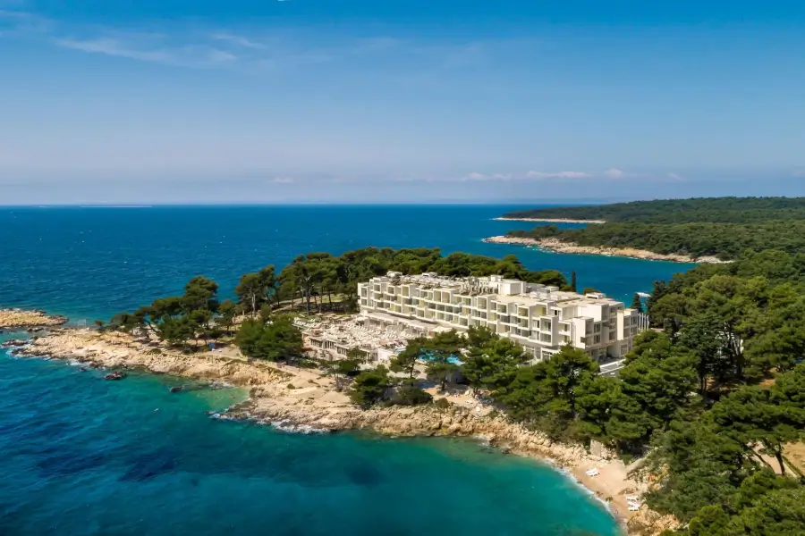 otok Rab - hotel Valamar Carolina - splošen pogled