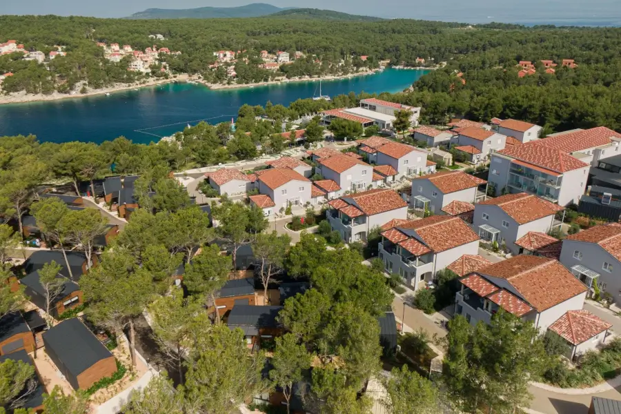 Brač-Gava Waterman Milna -Splošen pogled