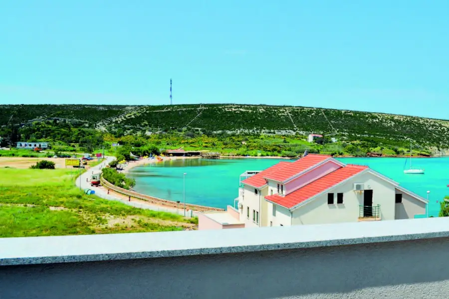otok Pag - apartmaji Relax - splošen pogled