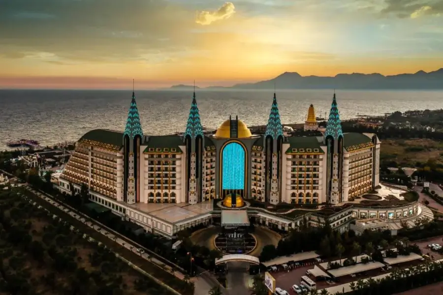 Delphin imperial-splošni pogledpogled