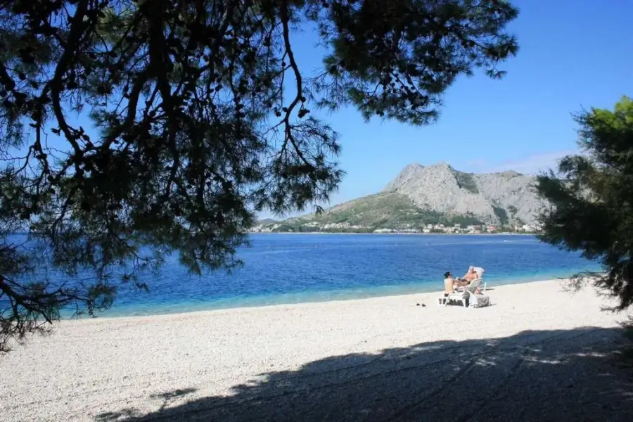 Omiš-Turistično naselje Brzet-Plaža