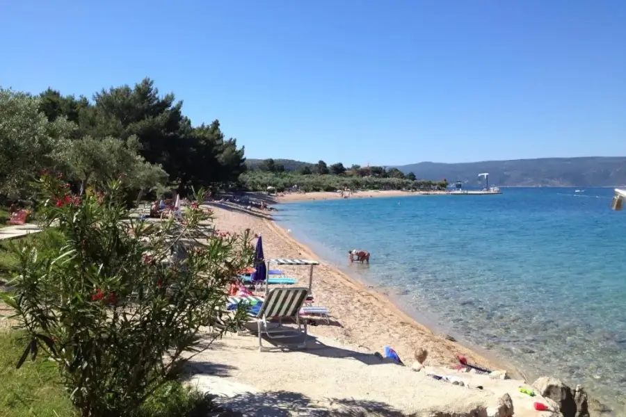 otok Cres - montažne hišice Kovačine - plaža